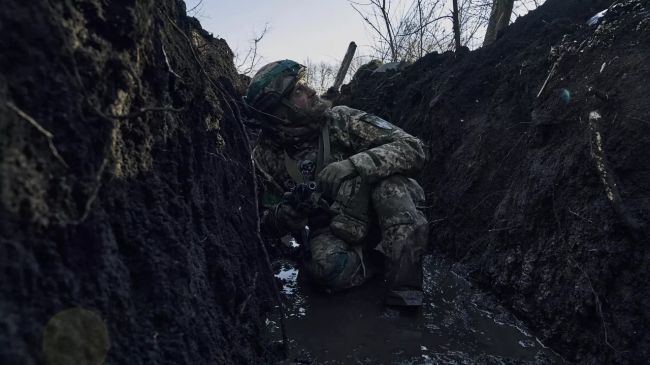 Прикарманят и сбегут в ЕС: Дубинский высмеял ловлю контрактников в ВСУ на $ 12 тыс.