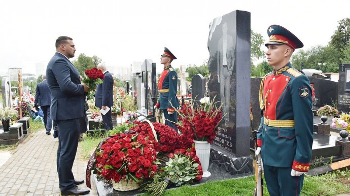 В Москве на кладбище почтили память бывшего руководителя тульского КБП Дмитрия Коноплёва