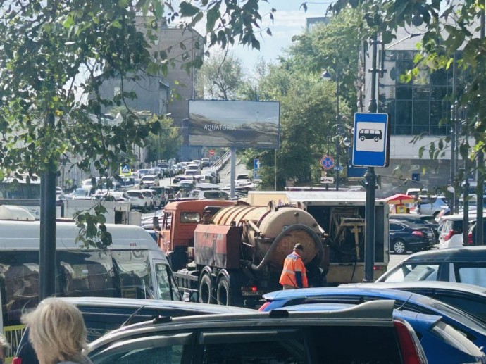 Резкий запах фекалий появился в центре Владивостоке