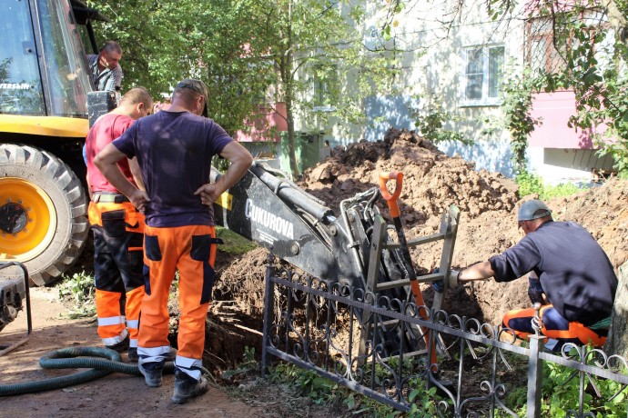 В Великом Новгороде прорывы трубопроводов устранят до новой недели