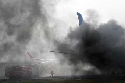 Направлявшийся в Россию пассажирский самолет разбился в аэропорту Казахстана. На борту было 67 человек