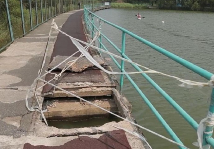 Во Владивостоке взялись за ремонт многострадальной беговой дорожки на озере Чан