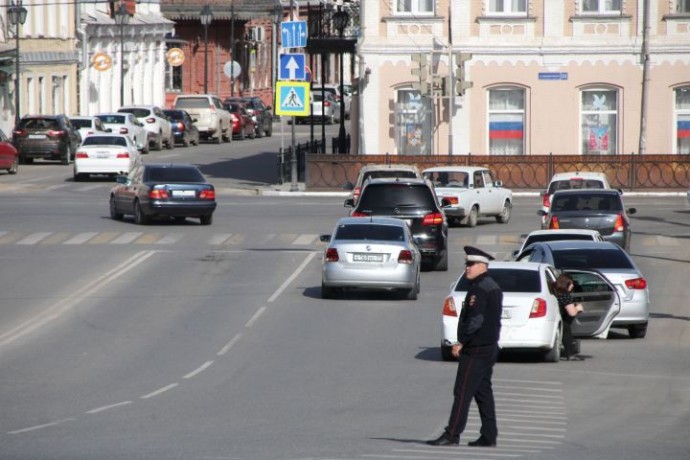 208 штрафов ГИББД на сотни тысяч разом оплатил астраханский лихач 