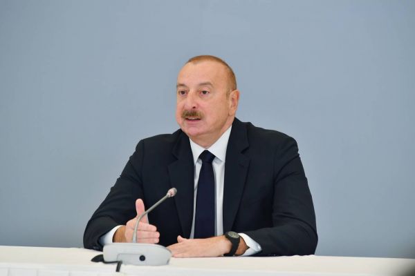 Алиев призвал укреплять оборонное сотрудничество Азербайджана и стран ЦА