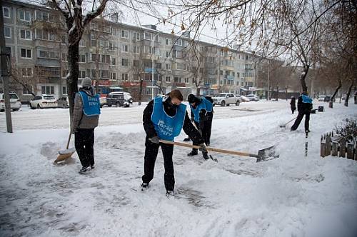 Снежная буря столетия, накрывшая Благовещенск, заставила жителей вспомнить о взаимопомощи и юморе