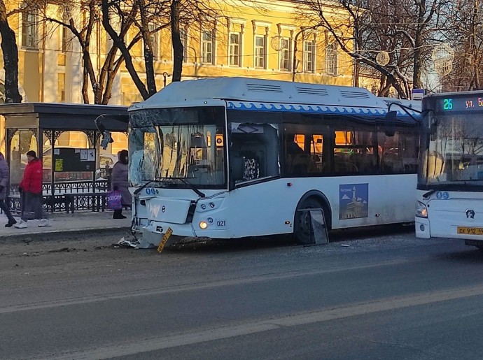 Безопасность остановок проверят в центре Костромы после аварии с автобусами