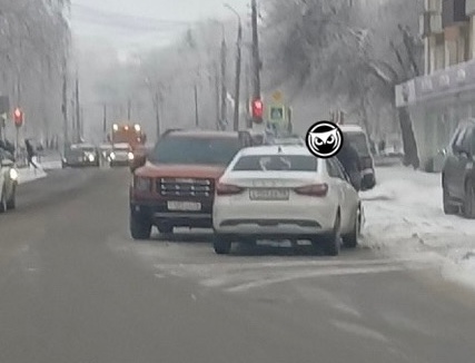 На улице Мира в Пензе не поделили дорогу две машины