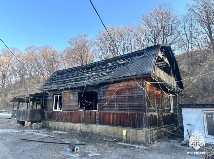 Дочь погибла, мать в больнице. Ночной пожар унес жизнь несовершеннолетней в Приморье