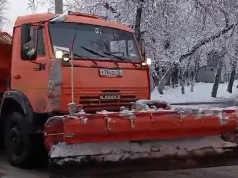 В Саранске 65 единиц дорожной техники расчищали улицы от снега