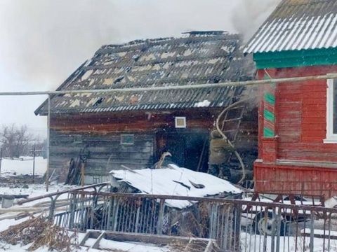 В Ардатовском районе пожар повредил жилой дом и сарай