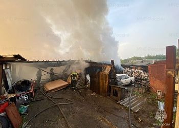 Многодетной семье погорельцев из Свободного собирают вещи