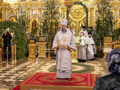 Митрополит Саранский и Мордовский Зиновий возглавил ночную Божественную Литургию в праздник Богоявления