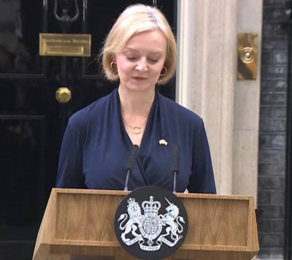 Премьер-министр Великобритании Лиз Трасс подала в отставку