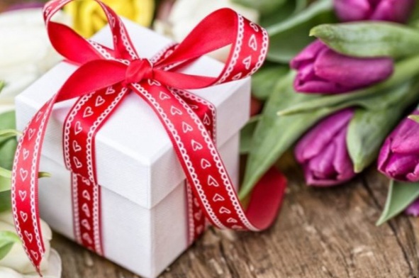 Средняя стоимость покупки букета цветов на 8 марта составляет 2,4 тыс. рублей