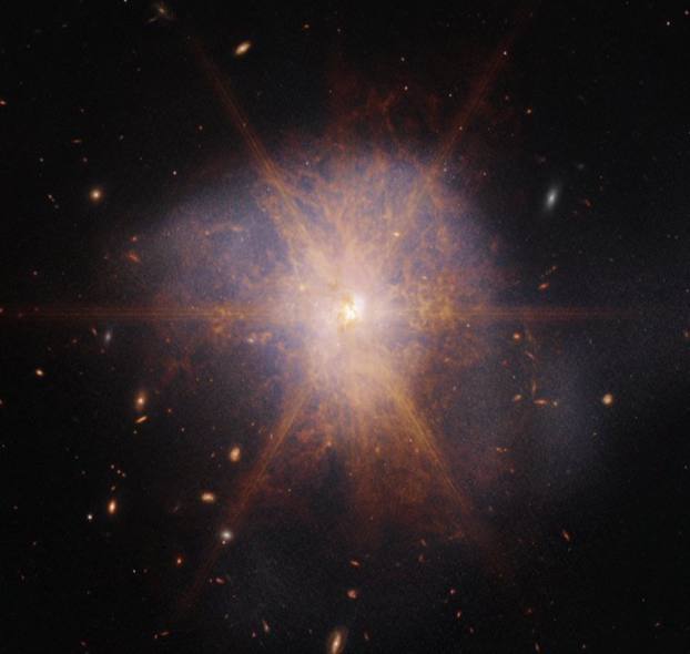Телескоп Уэбб запечатлел звездную вспышку при столкновении галактик