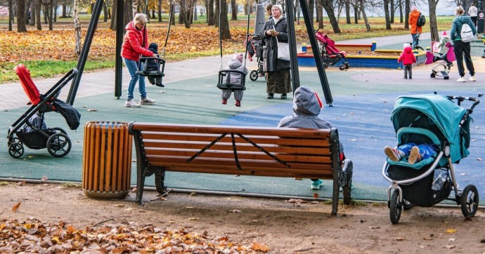 Молодые европейцы готовы отказаться от вождения машины и заводить меньше детей ради спасения планеты