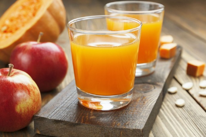 ВОЗ рекомендует заменить алкоголь яблочным соком в новогоднюю ночь