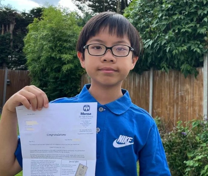 IQ 11-летнего мальчика из Британии оказался больше, чем у Эйнштейна и Хокинга