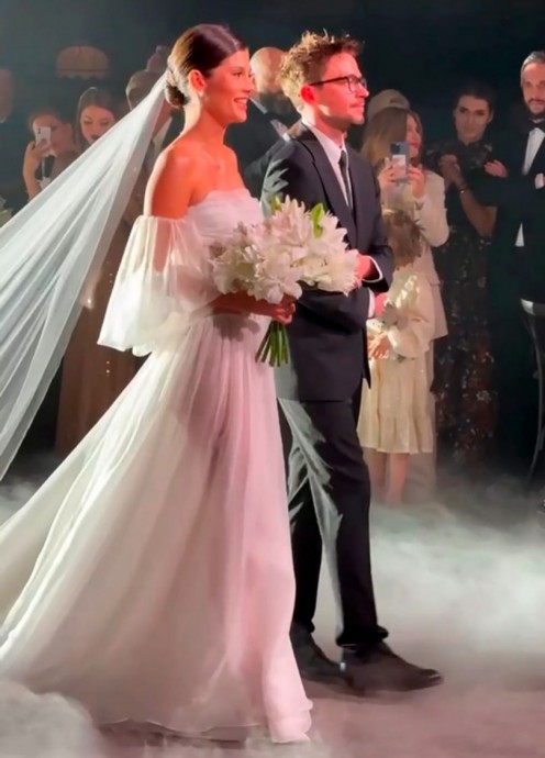 Актер Александр Петров и Виктория Антонова сыграли свадьбу за 25 миллионов в Подмосковье