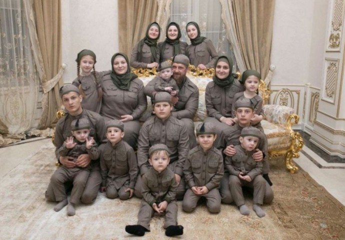 Кадыров предложил поддержать многодетных матерей и приравнять их к работающим гражданам