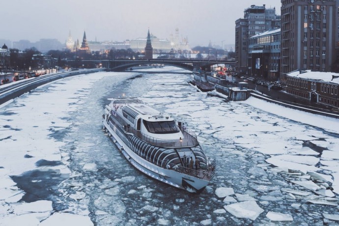 Зимний обзорный круиз по Москве-реке на борту яхты-ресторана