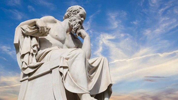 Сократа обвиняли в том, что он развращает юношество и не чтит богов