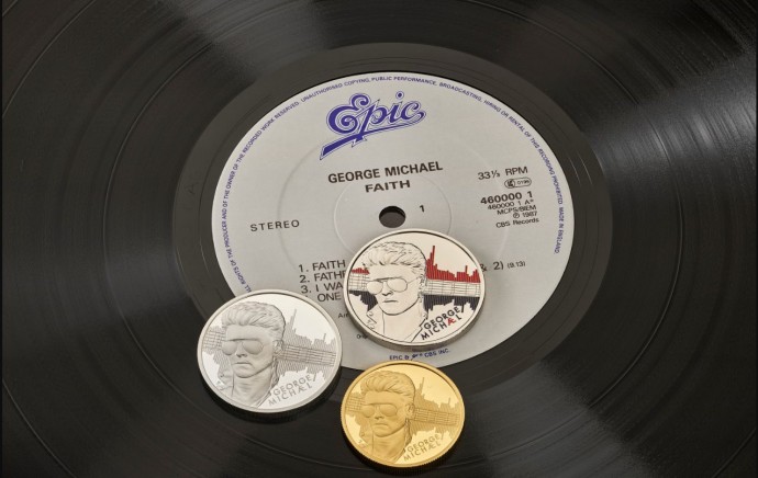 ​В Великобритании выпустили коллекционную монету, посвящённую певцу Джорджу Майклу