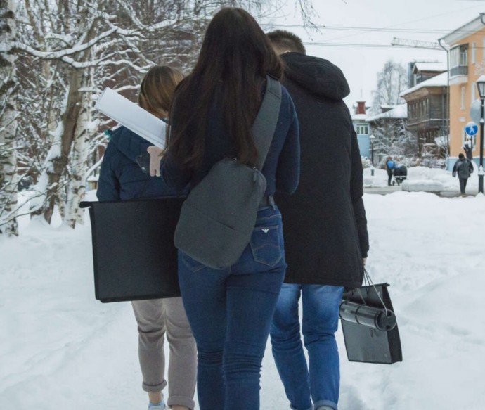 Врачи предупредили о последствиях привычки ходить без шапки зимой