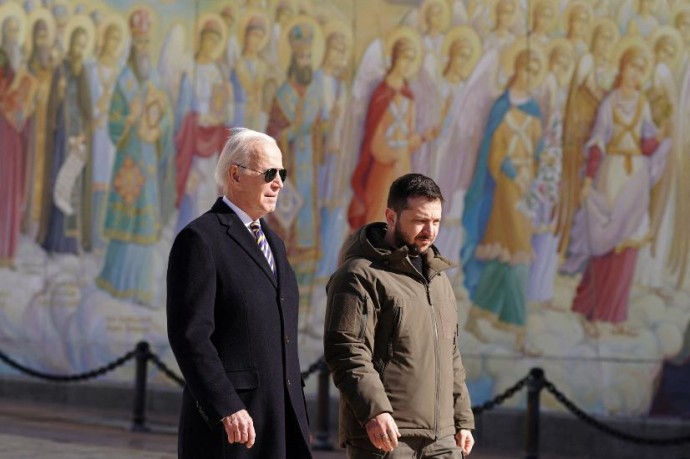 Эксперты прокомментировали визит Байдена в Киев, и назвали ситуацию новым вызовом для России