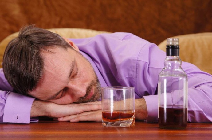 Ученые развеяли миф о том, что алкоголь можно использовать в качестве снотворного