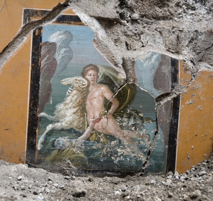 ​В Помпеях нашли прекрасно сохранившуюся фреску с изображением мифических героев античности