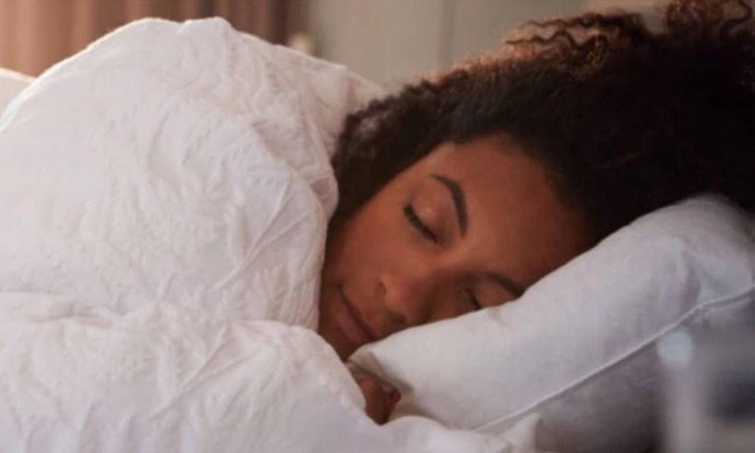 Люди, которые спят по выходным, реже страдают депрессивными симптомами