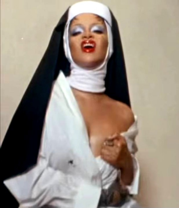 Рианна снялась для обложки The Interview Magazine в образе «монахини» с голой грудью