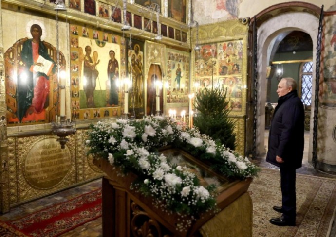 «Тотальное одиночество лидера»: Президент Путин на рождественском богослужении в этот раз был один