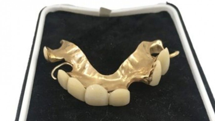 Вставные зубы Черчилля продали за 18 тысяч фунтов стерлингов в Великобритании