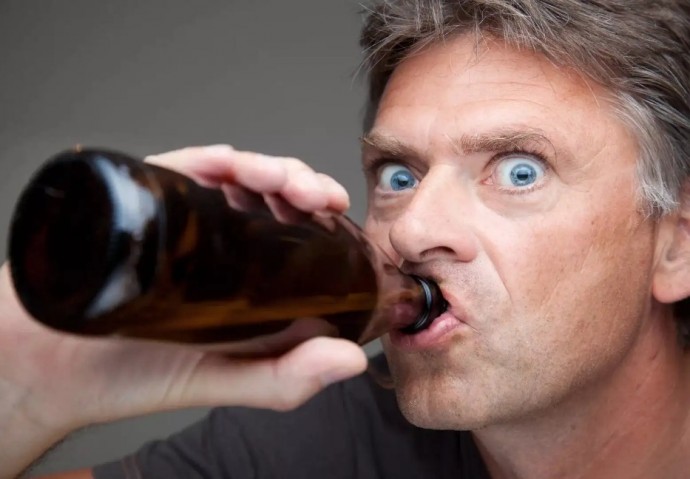 У людей с голубыми и синими глазами риск развития алкоголизма выше