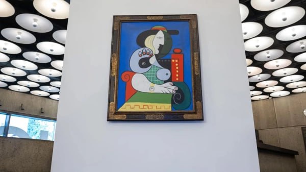 Картину Пикассо "Женщина с часами" продали на аукционе более чем за $139 млн (около 12,89 млрд руб)