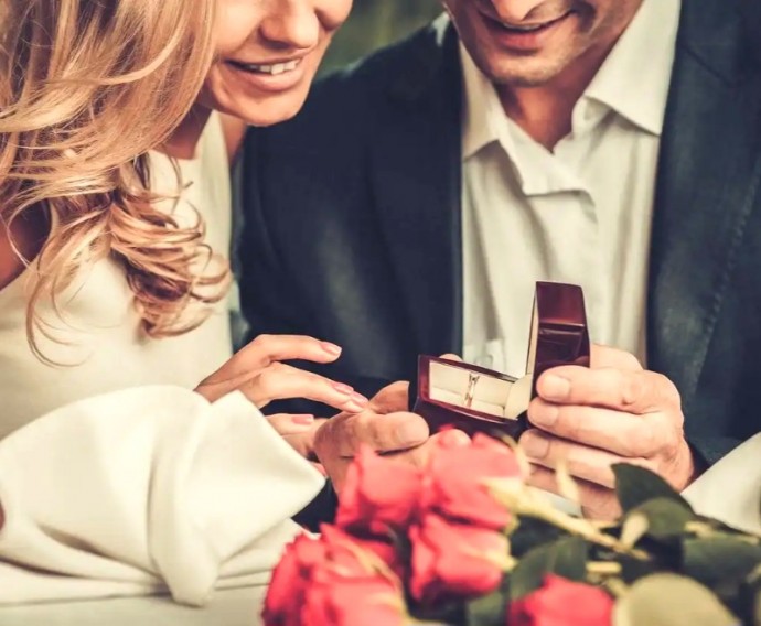 Предложение выйти замуж становится всё дороже в России