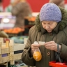 Депутаты Госдумы поддержали идею раздавать пенсионерам почти просроченные продукты...