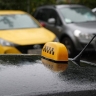 В Госдуме предлагают ввести штрафы за долгую парковку такси во дворах