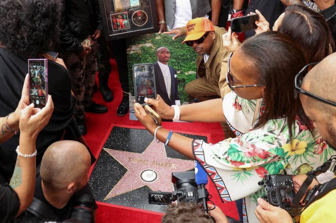 Тупак Шакур посмертно получил звезду на голливудской Аллее Славы