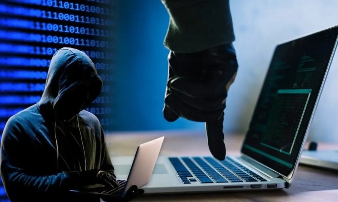 Масштабная атака хакеров на российские компании: в сеть слиты миллионы данных россиян