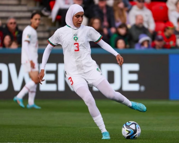Футболистка из Марокко стала первой женщиной, сыгравшей в хиджабе на ЧМ