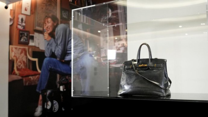 В Париже первая в истории сумка Birkin ушла с молотка за $10 млн В Париже первая в истории сумка Birkin ушла с молотка за $10 млн