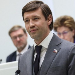 Сенатор Артём Шейкин