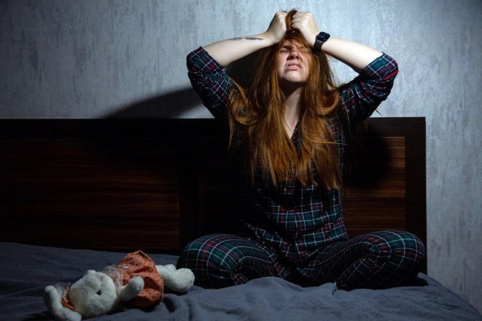 ​Почему раньше люди спали ночью дважды: как промышленная революция украла у нас сон