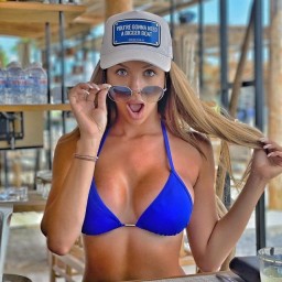 Спортивная блондинка