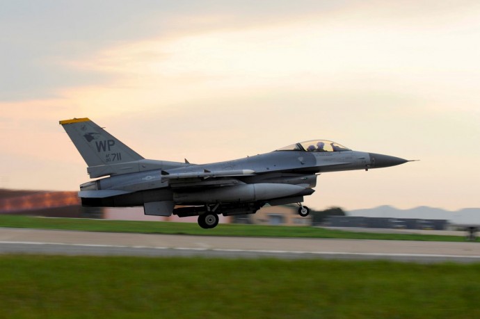 Два F-16 прибыли на Украину
