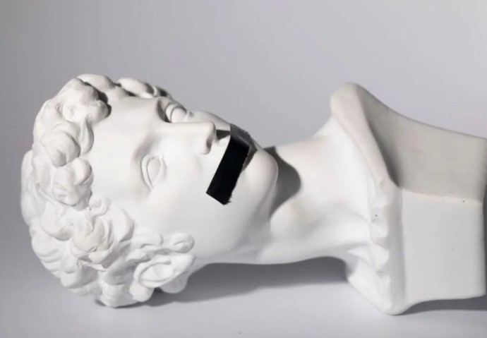 Мы теряем в среднем 338 произнесённых слов в день: Люди перестают разговаривать