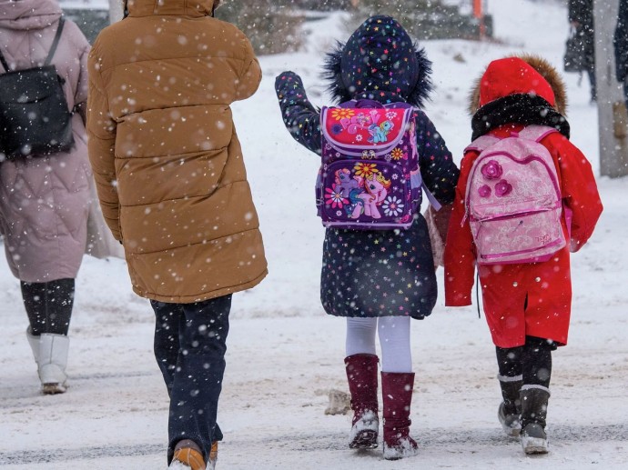 Когда можно не ходить в школу из-за мороза: актуальные нормы по регионам Когда можно не ходить в школу из-за мороза: актуальные нормы по регионам